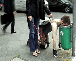 EXTREME ERNIEDRI****G IN DER ÖFFENTLICHKEIT: PONYREITEN IN DER CITY
